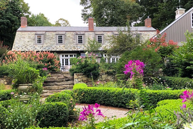 Old Barlow's Carriage House and Garden